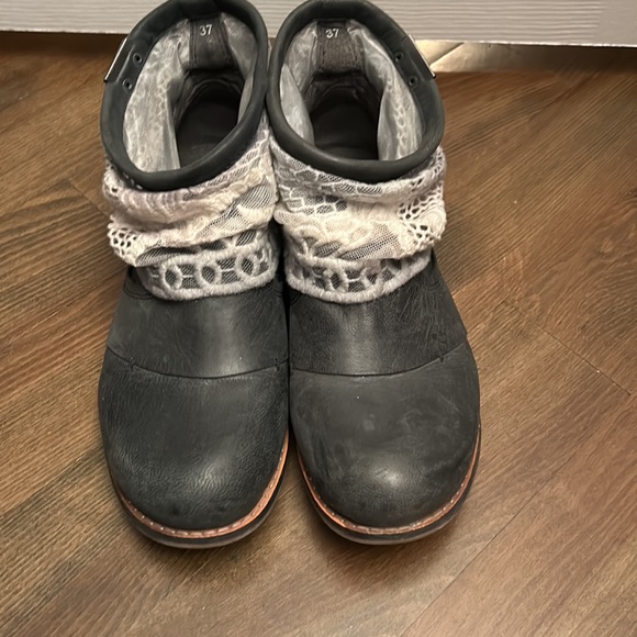 Bunker ankle boots with lace and tulle.worn once. - Picture 5 of 6